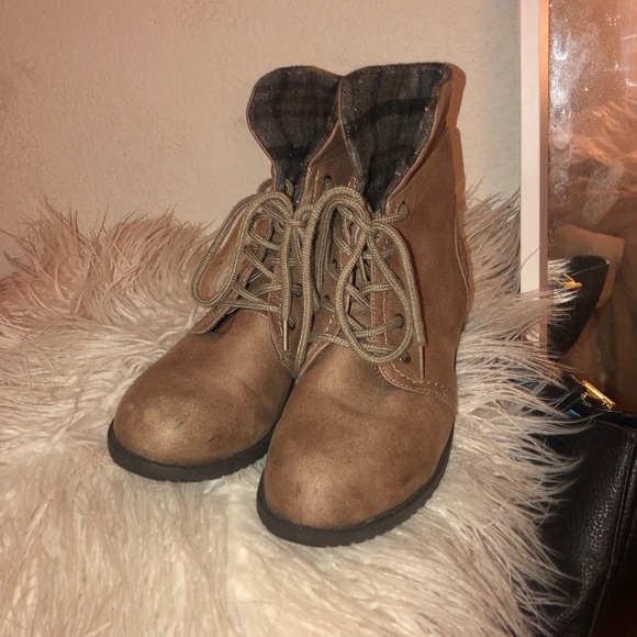 tan combat boots - Picture 1 of 4